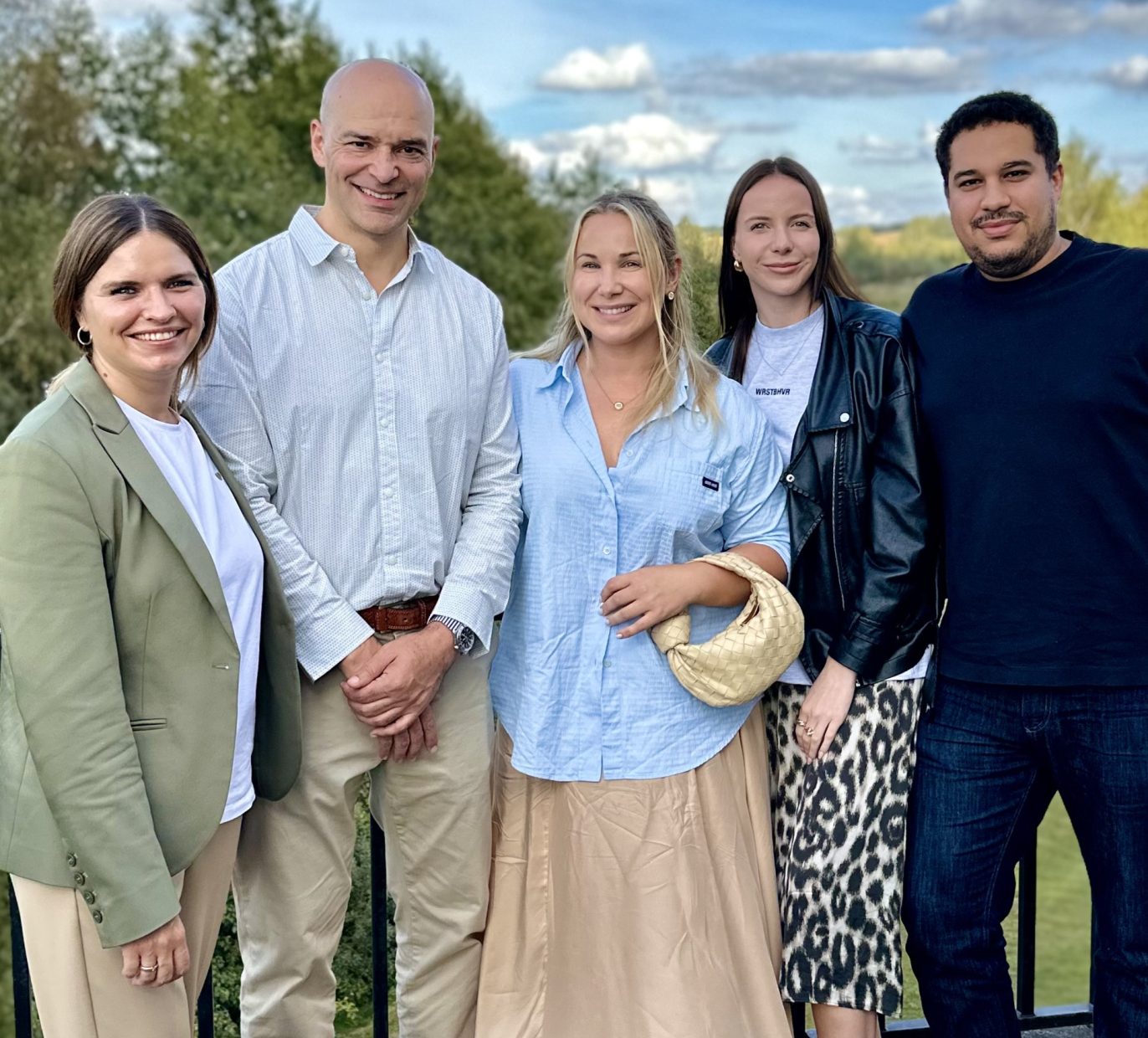 Žandikaulių chirurgė Indrė Zykutė Bružienė ortopedė Jolanta Leškevičiūtė odontologė Kotryna Rumšaitė ir burnos chirurgas Abdulla Varoneckas