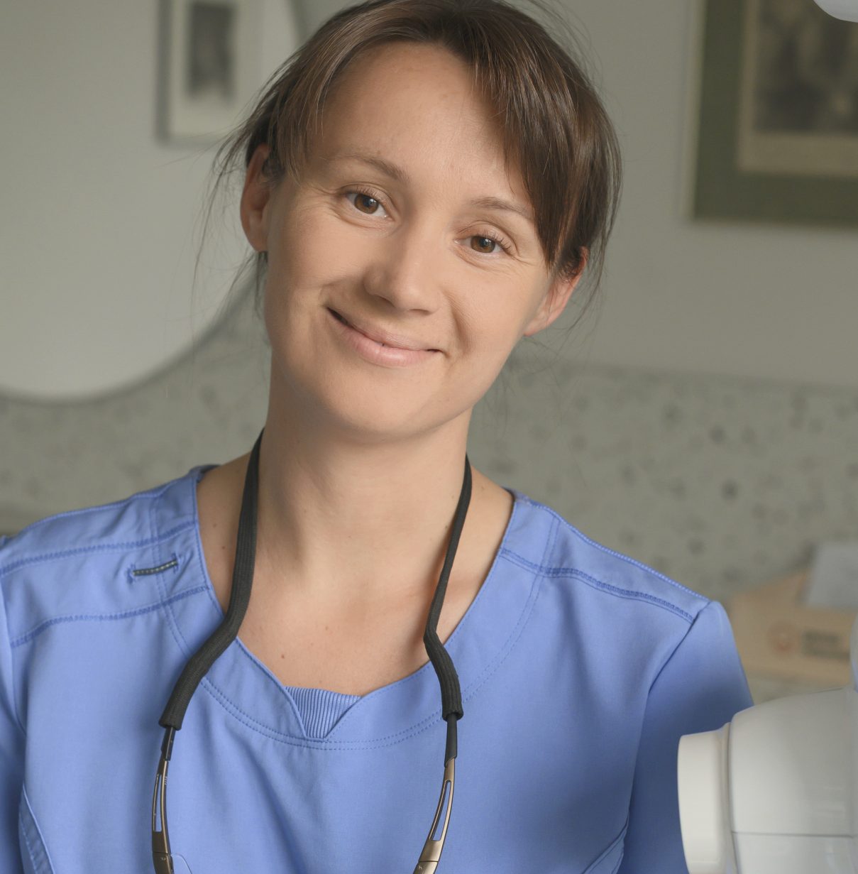 Odontologė Aušrinė Januolienė šypsosi